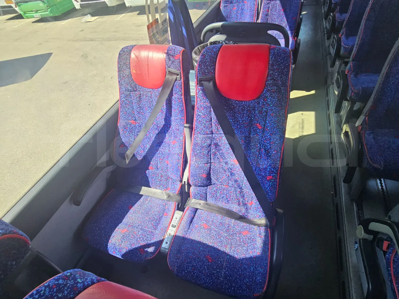 Volvo B12B 6X2 - EUR4 - 338kW -14.995m - central seat safety belt