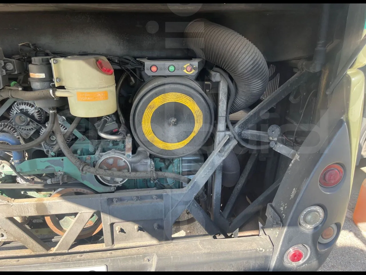 Volvo B12B 6X2 - EUR4 - 338kW -14.995m - air conditioning compressor (mandatory  for bus to scrap)