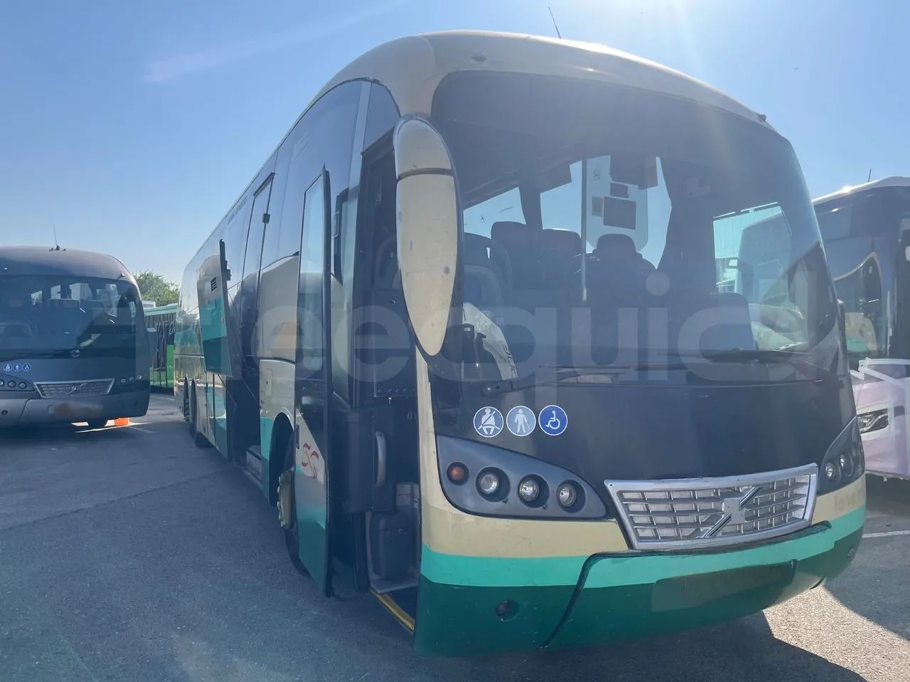 Volvo B12B 6X2 - EUR4 - 338kW -14.995m - Base cover photo