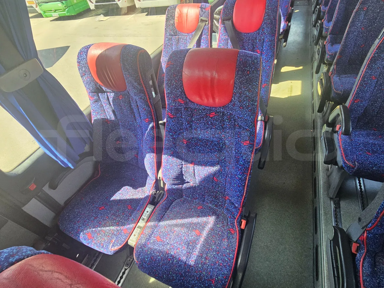 Volvo B12B 6X2 - EUR4 - 338kW -14.995m - single seat detail