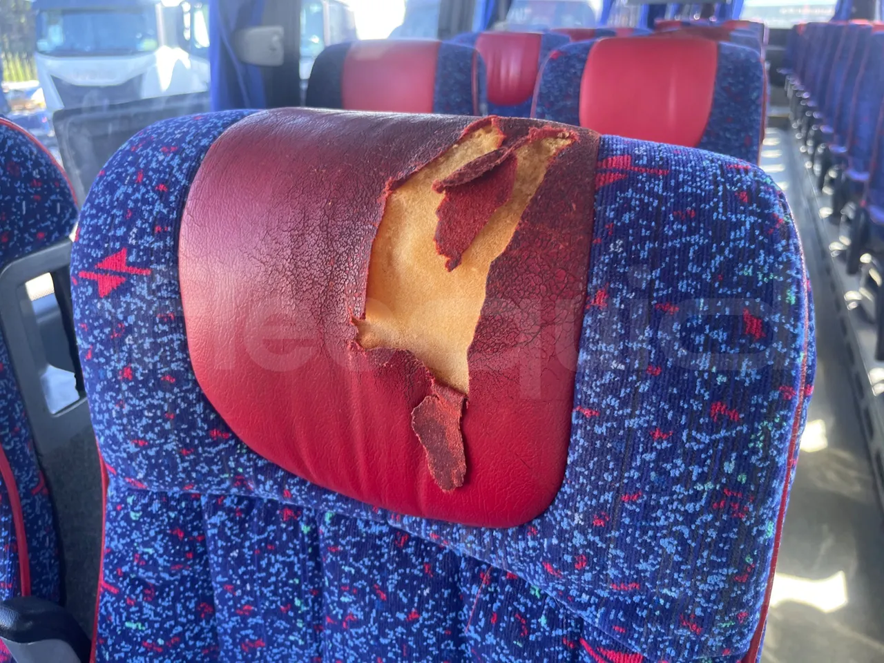 Volvo B12B 6X2 - EUR4 - 338kW -14.995m - folding seat photo