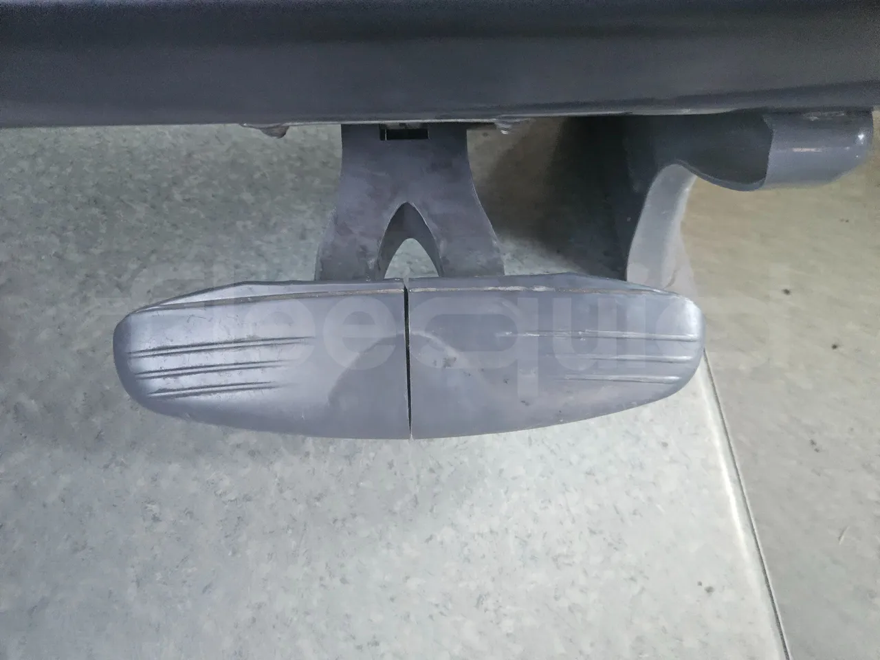Volvo B12B 6X2 - EUR4 - 338kW -14.995m - footrest detail photo