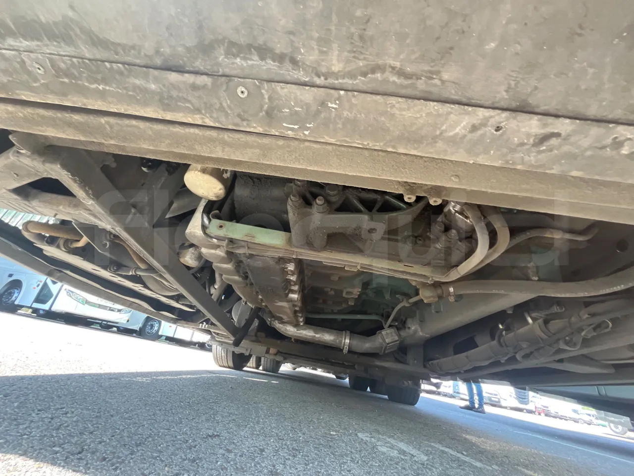 Volvo B12B 6X2 - EUR4 - 338kW -14.995m - front air springs left