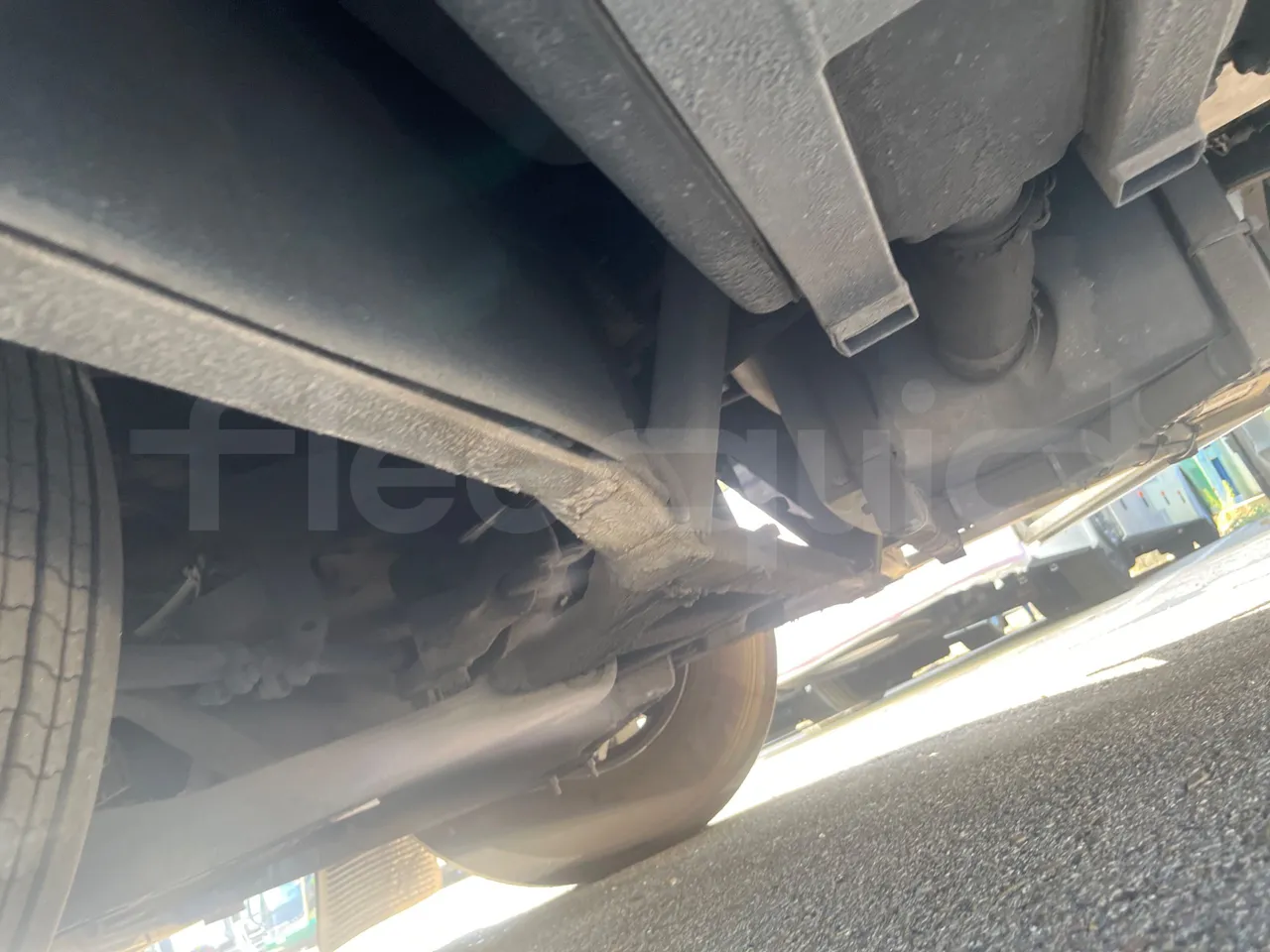 Volvo B12B 6X2 - EUR4 - 338kW -14.995m - front discs right