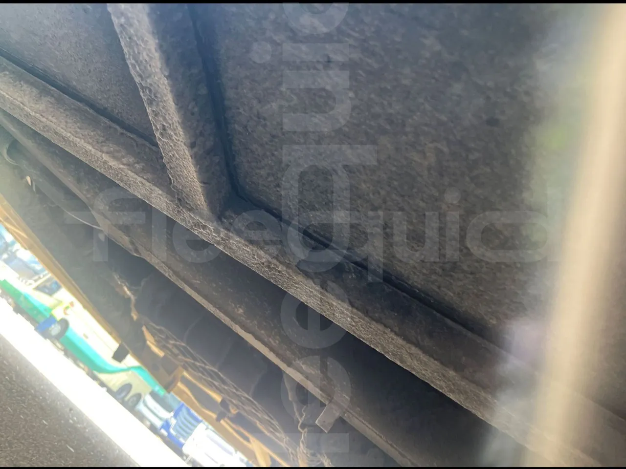 Volvo B12B 6X2 - EUR4 - 338kW -14.995m - front shock absorbers left