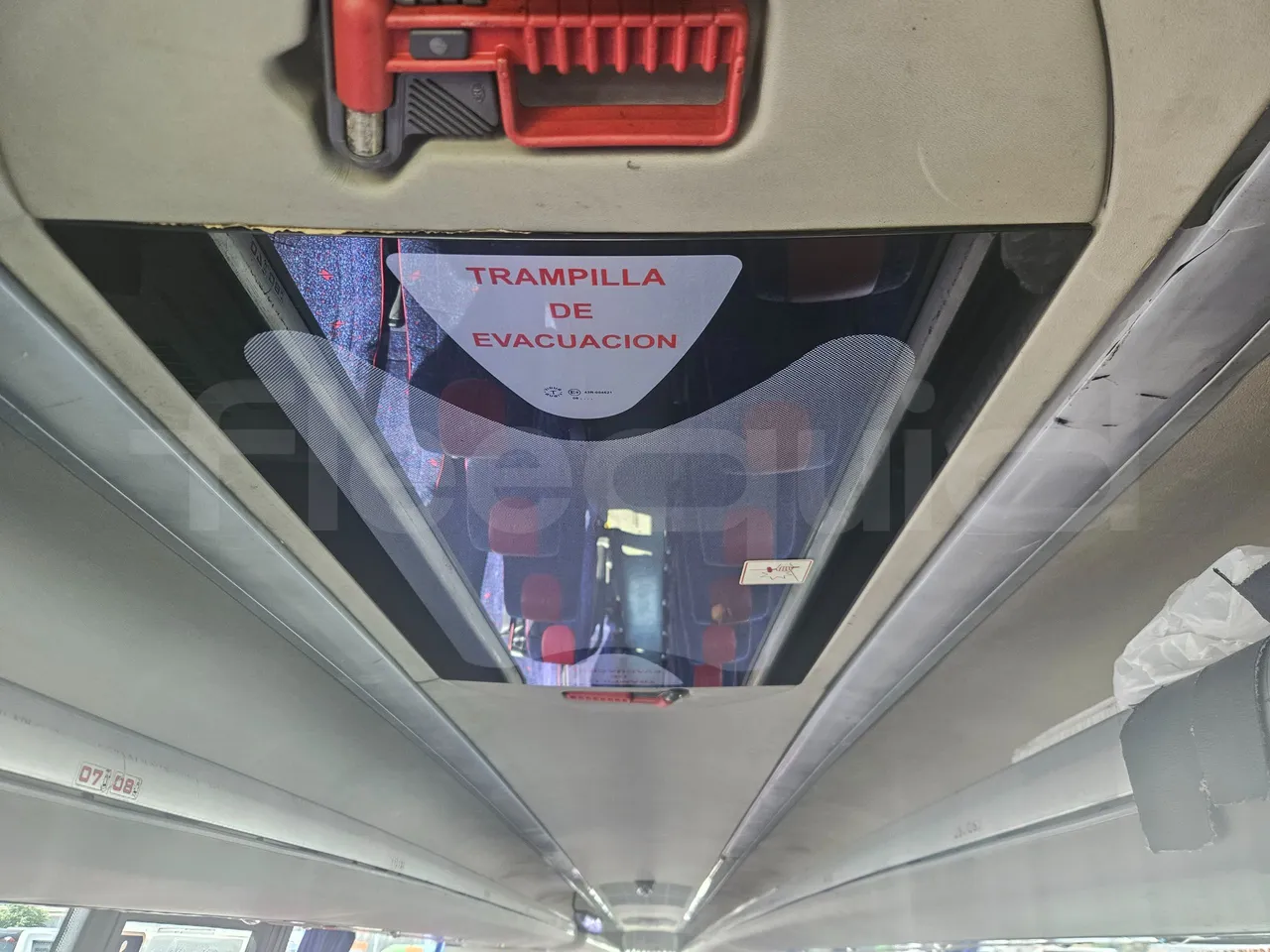 Volvo B12B 6X2 - EUR4 - 338kW -14.995m - roof hatch 1