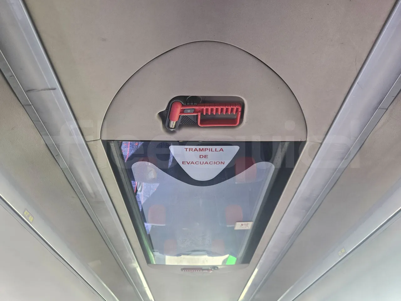 Volvo B12B 6X2 - EUR4 - 338kW -14.995m - roof hatch 2