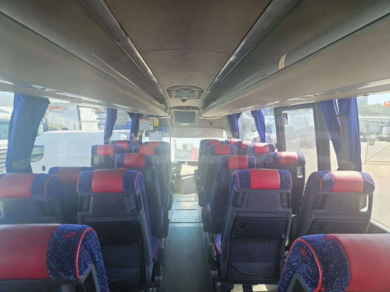 Volvo B12B 6X2 - EUR4 - 338kW -14.995m - forward view middle aisle