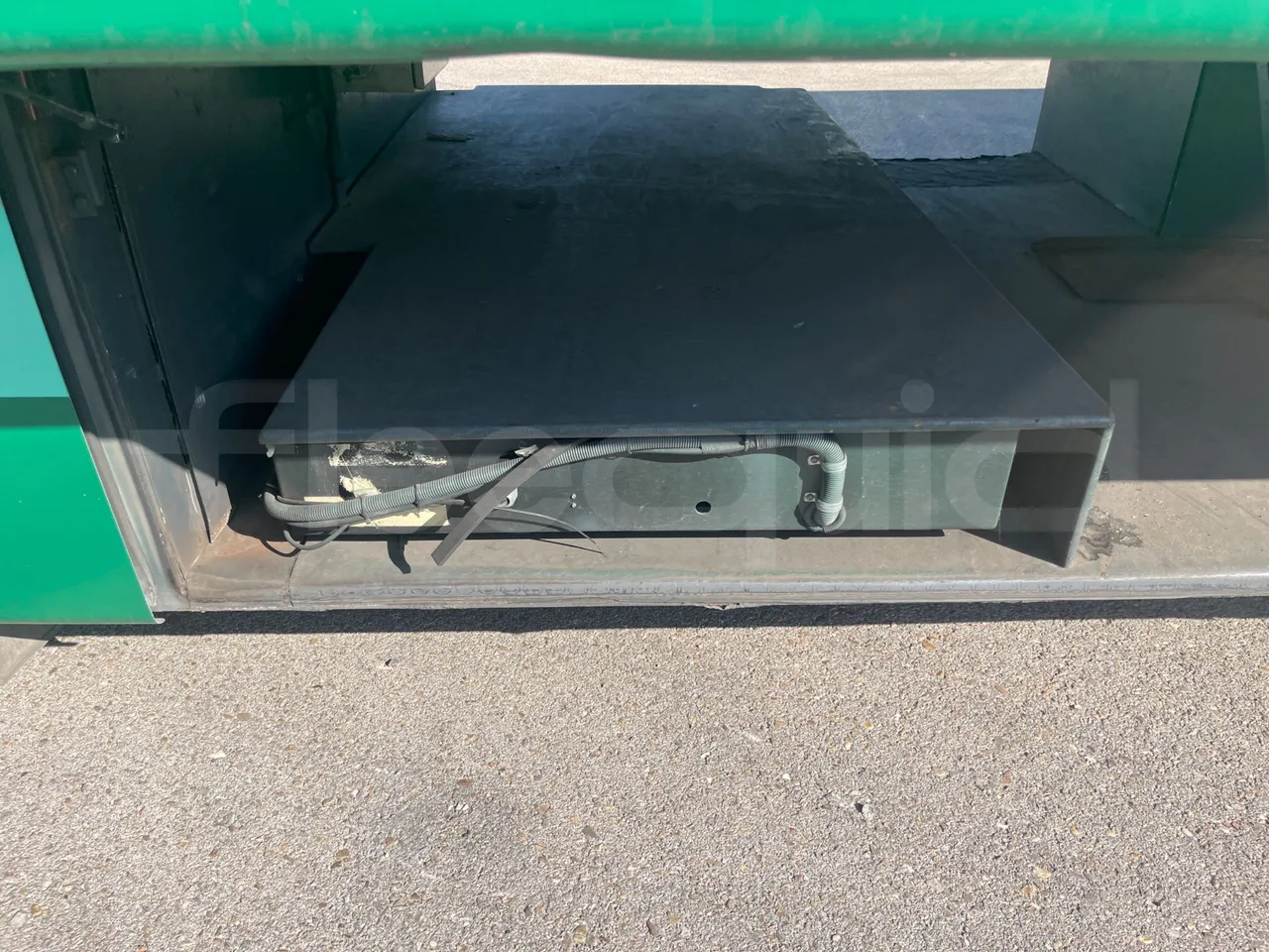 Volvo B12B 6X2 - EUR4 - 338kW -14.995m - luggage rack photo