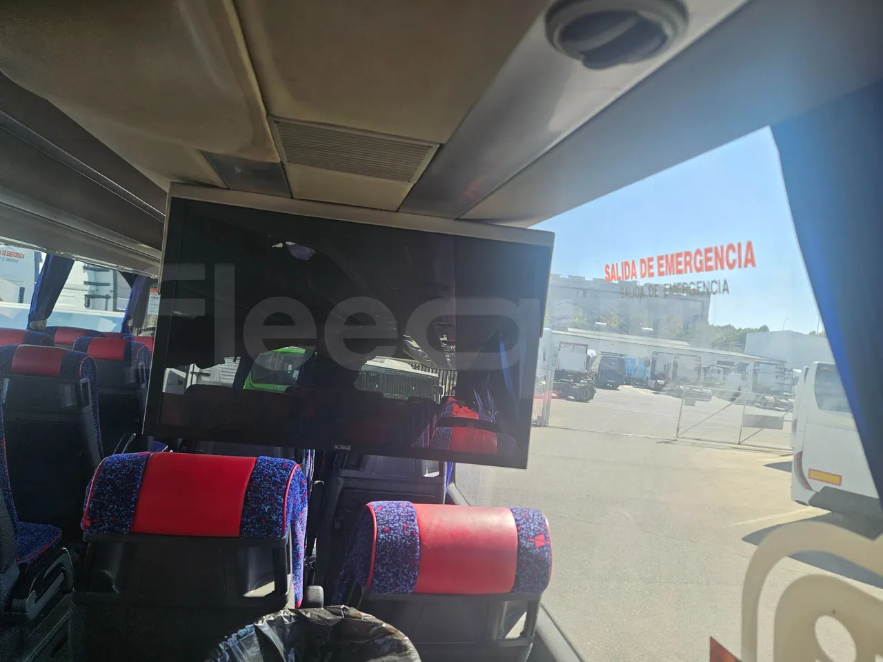 Volvo B12B 6X2 - EUR4 - 338kW -14.995m - monitor detail photo