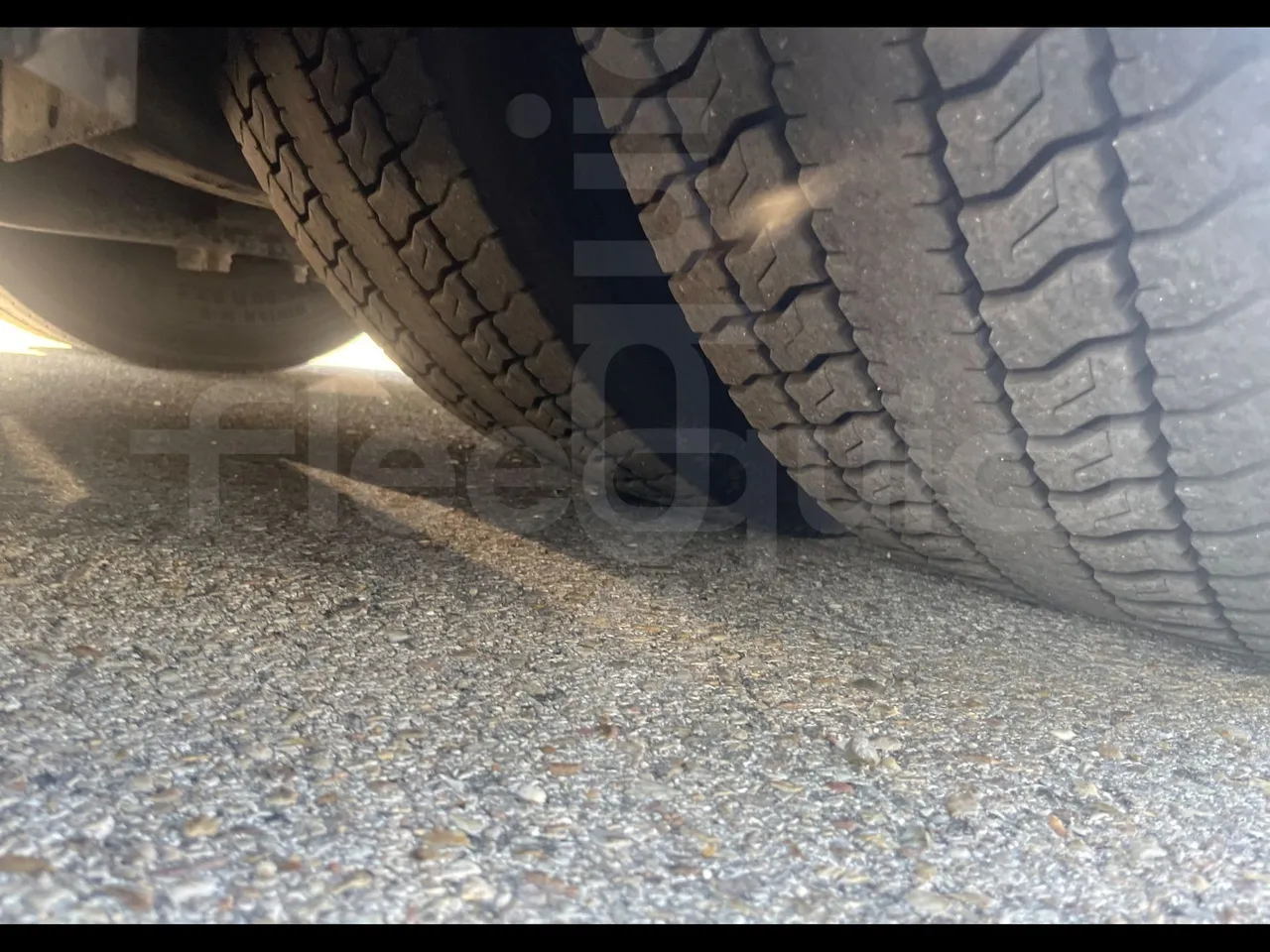 Volvo B12B 6X2 - EUR4 - 338kW -14.995m - tread condition front tires left