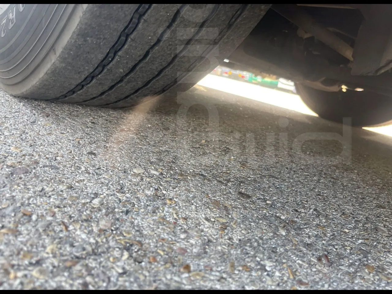 Volvo B12B 6X2 - EUR4 - 338kW -14.995m - tread condition second axle tires left