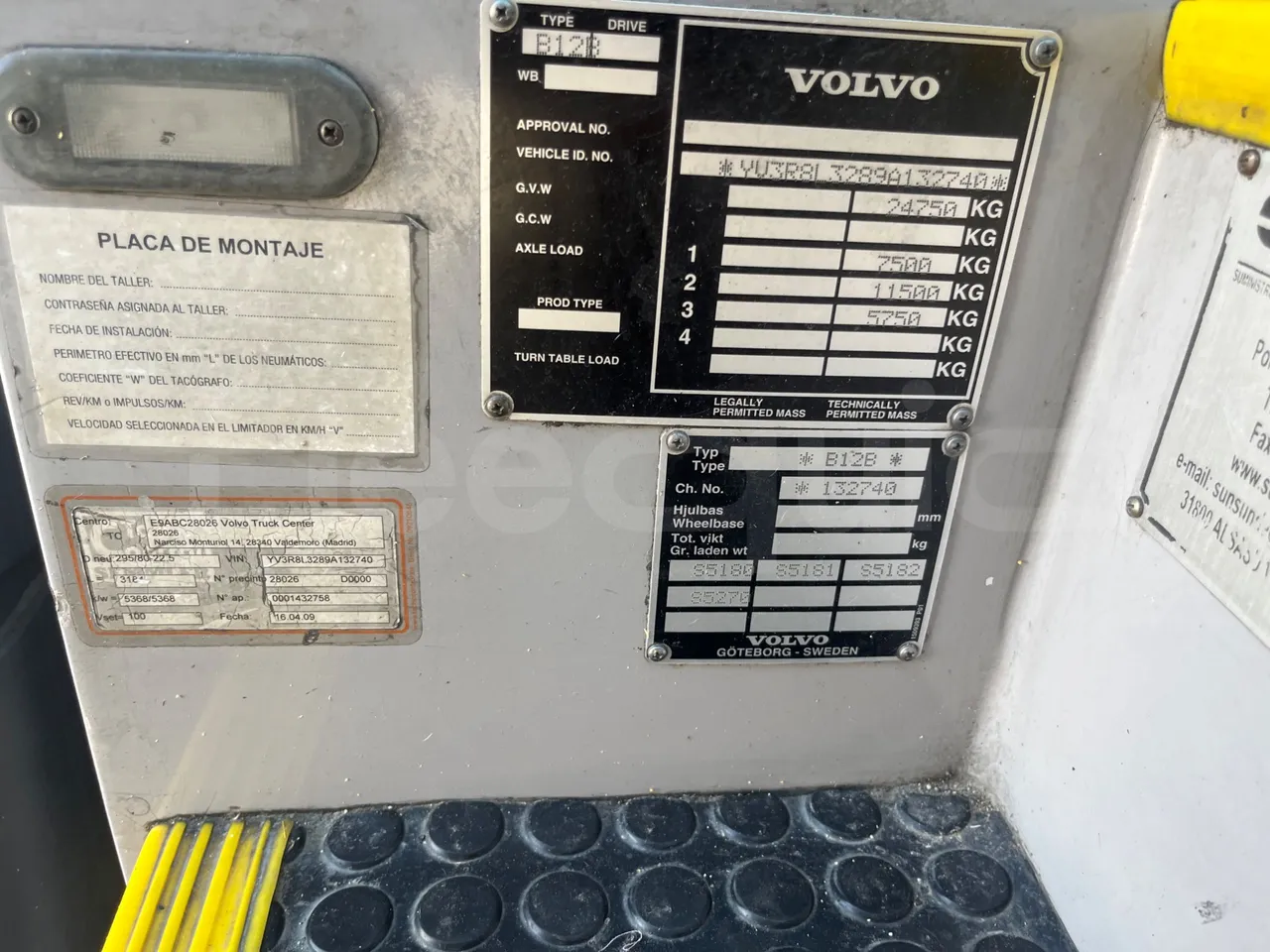 Volvo B12B 6X2 - EUR4 - 338kW -14.995m - vehicle plate photo