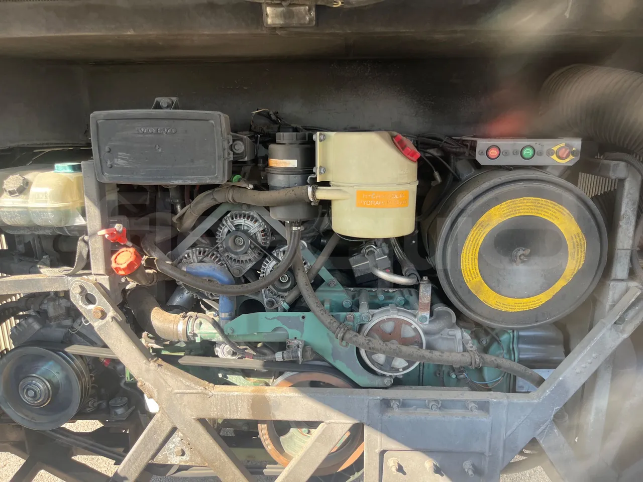Volvo B12B 6X2 - EUR4 - 338kW -14.995m - rear hatch open (mandatory  for bus to scrap)