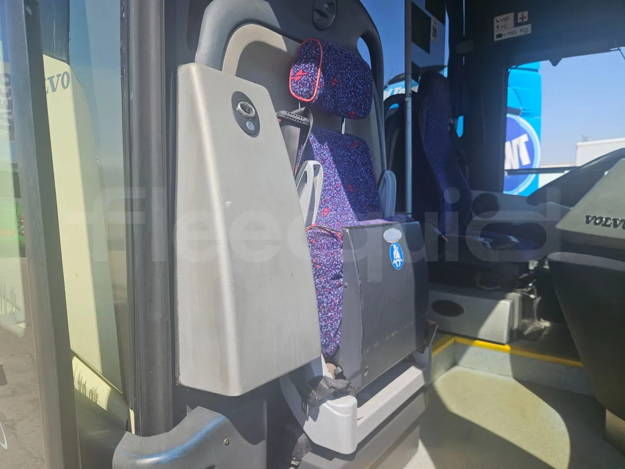 Volvo B12B 6X2 - EUR4 - 338kW -14.995m - hostess seat photo