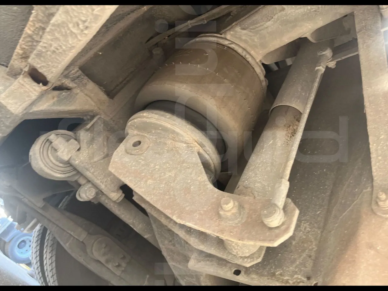 Volvo B12B 6X2 - EUR4 - 338kW -14.995m - axle 2 shock absorbers 2 left