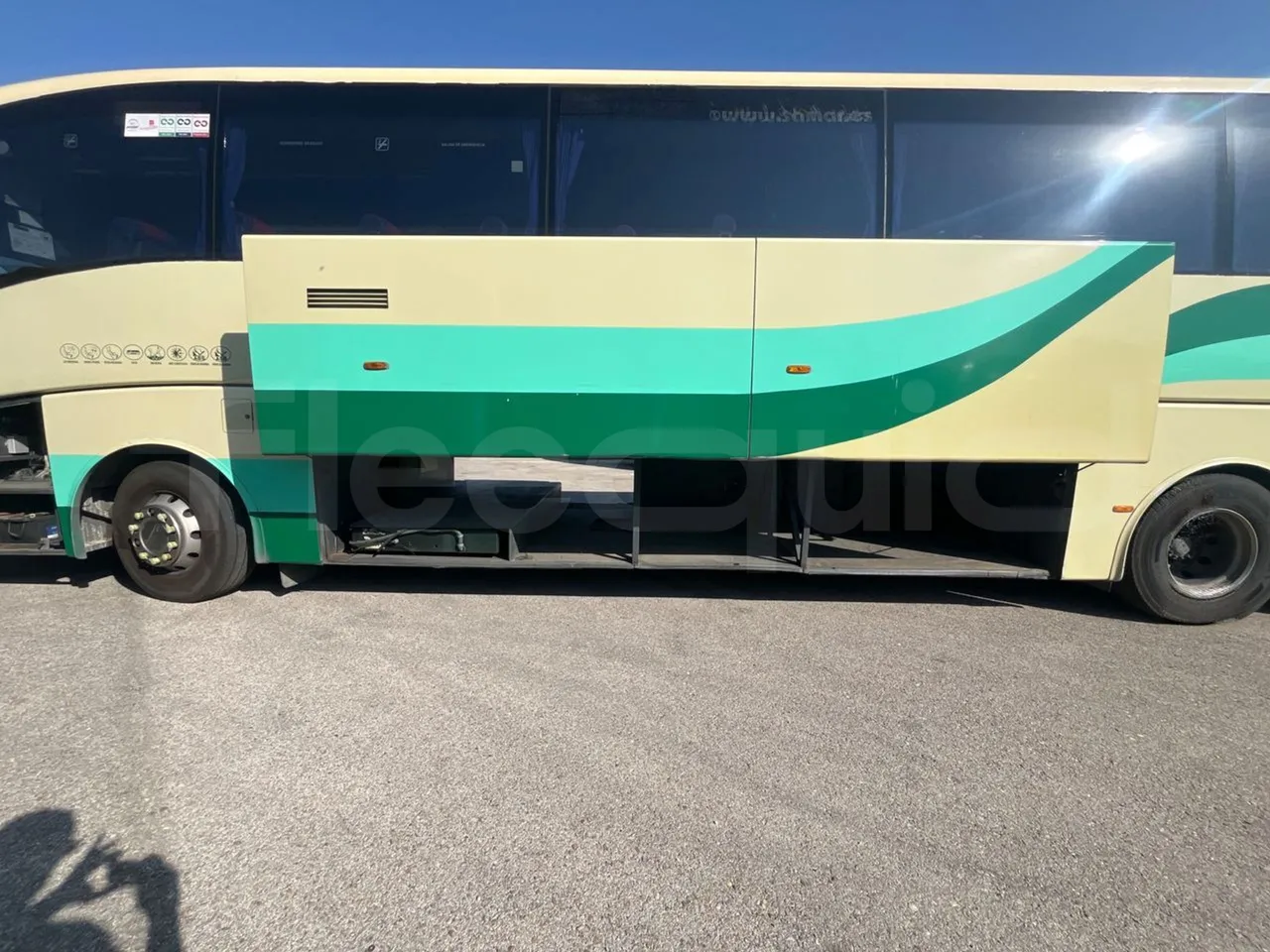 Volvo B12B 6X2 - EUR4 - 338kW -14.995m - left side photo