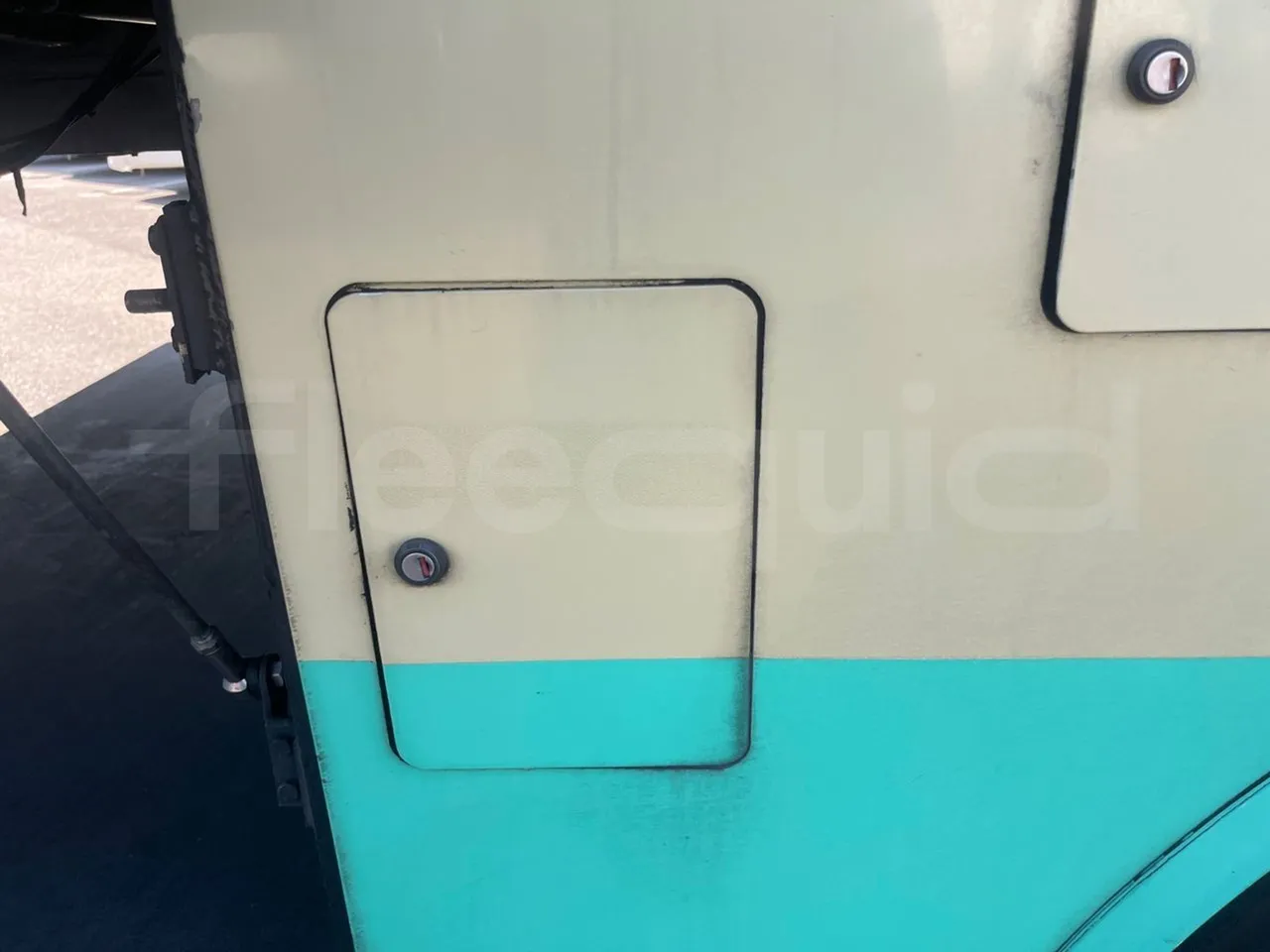 Volvo B12B 6X2 - EUR4 - 338kW -14.995m - right side doors closed