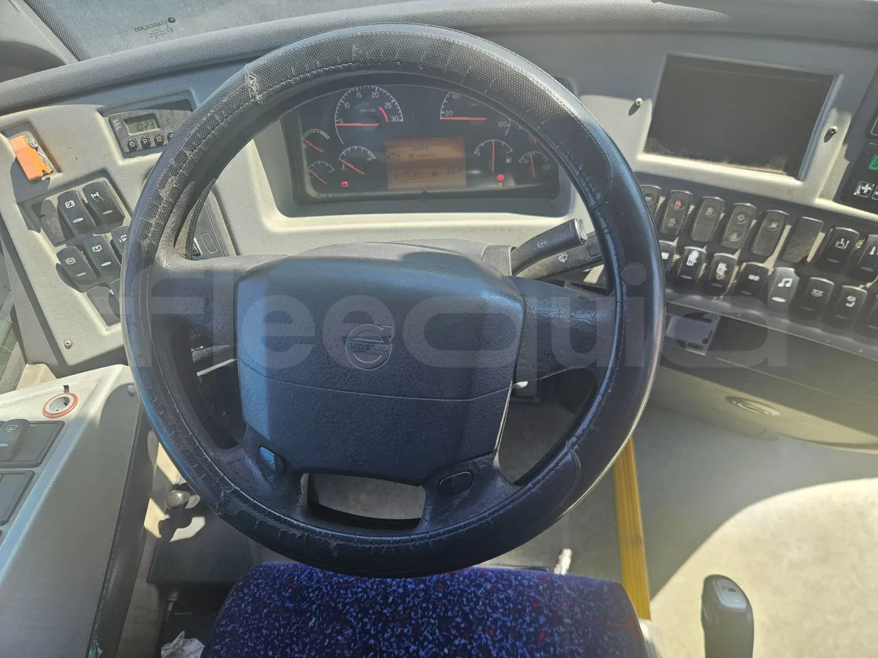 Volvo B12B 6X2 - EUR4 - 338kW -14.995m - steering wheel photo