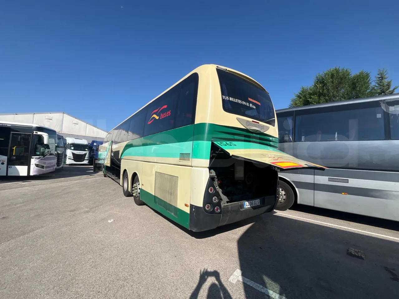 Volvo B12B 6X2 - EUR4 - 338kW -14.995m - under carpet photo