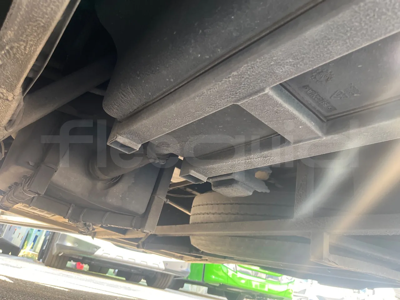 Volvo B12B 6X2 - EUR4 - 338kW -14.995m - front axle right side