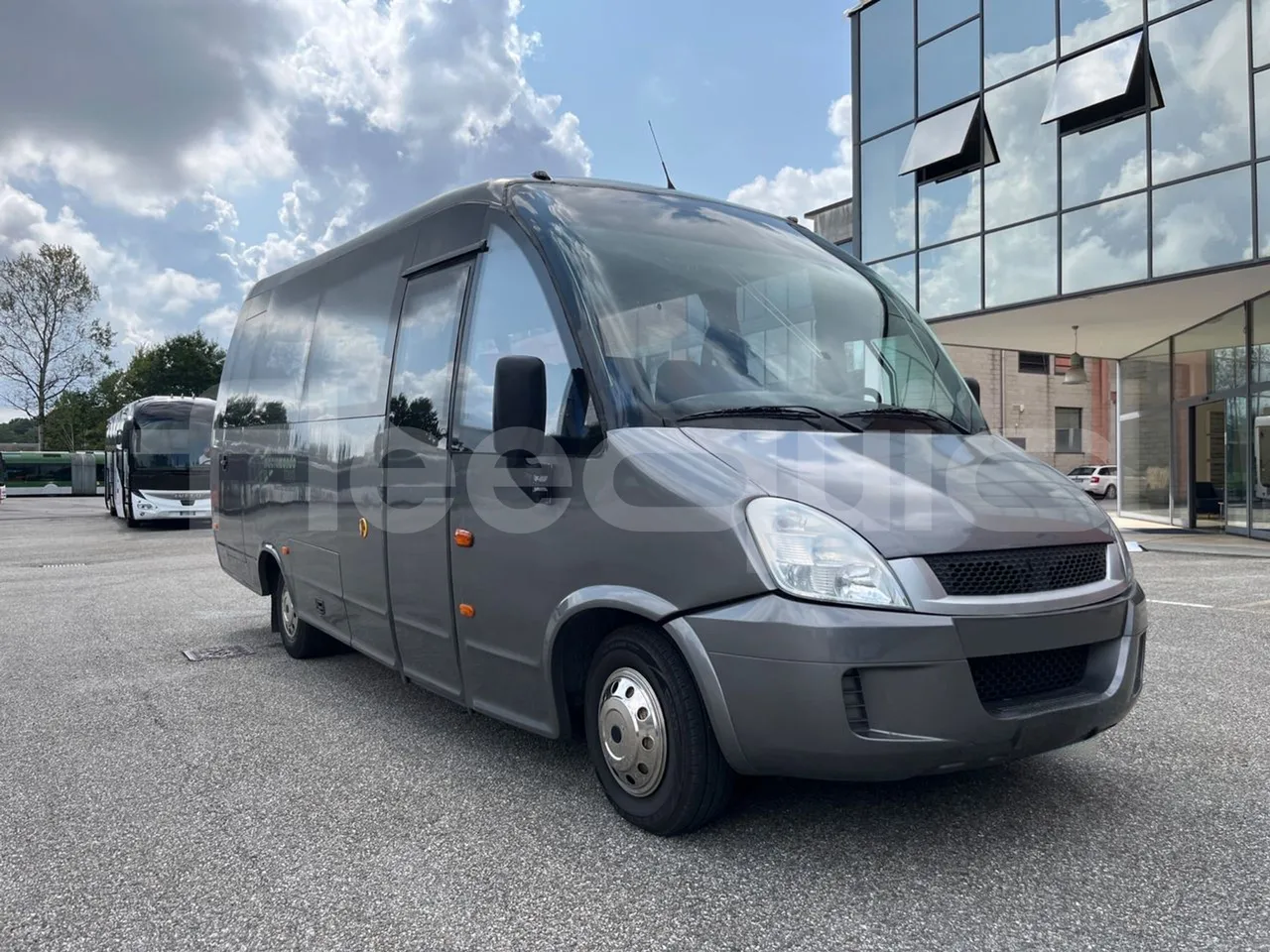 Iveco Daily 65C/E4 - EUR5 - 125kW - 7.714m Wing - 3/4 front right doors