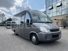 Iveco Daily 65C/E4 - EUR5 - 125kW - 7.714m Wing - 3/4 front right doors