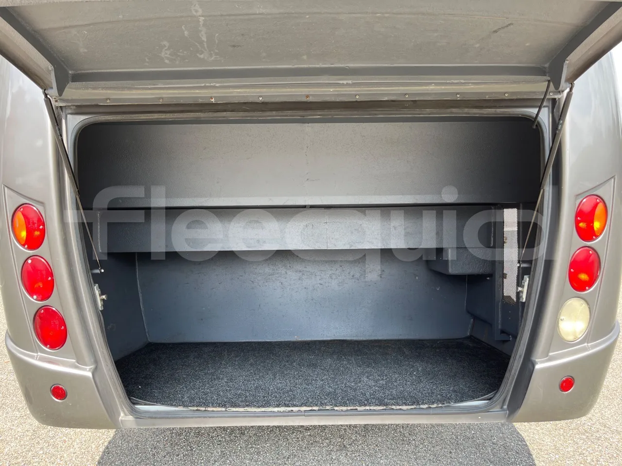 Iveco Daily 65C/E4 - EUR5 - 125kW - 7.714m Wing - 3/4 right rear doors open