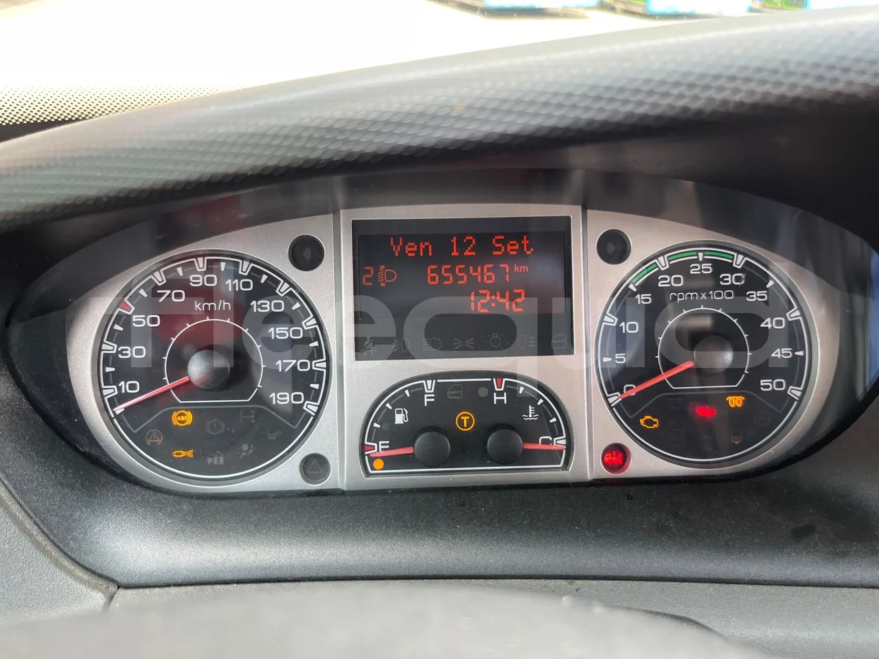Iveco Daily 65C/E4 - EUR5 - 125kW - 7.714m Wing - dashboard lights on