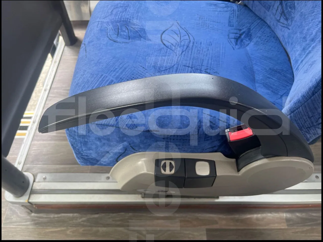 Iveco Daily 65C/E4 - EUR5 - 125kW - 7.714m Wing - forward view middle aisle