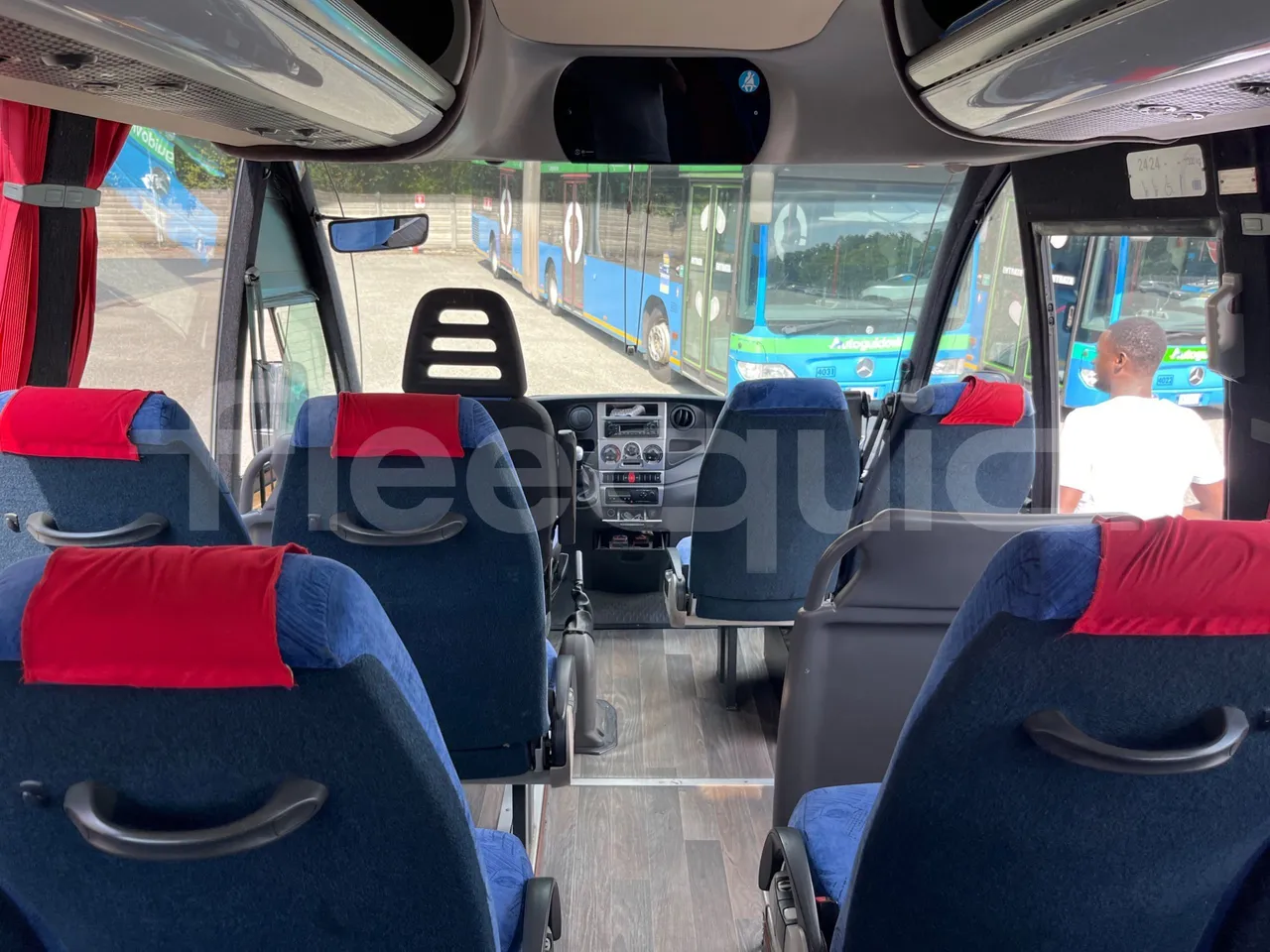 Iveco Daily 65C/E4 - EUR5 - 125kW - 7.714m Wing - reverse view middle aisle