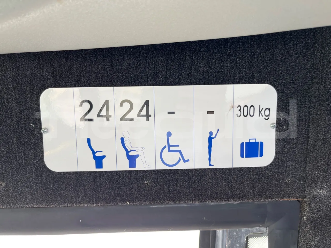 Iveco Daily 65C/E4 - EUR5 - 125kW - 7.714m Wing - seat plate photo