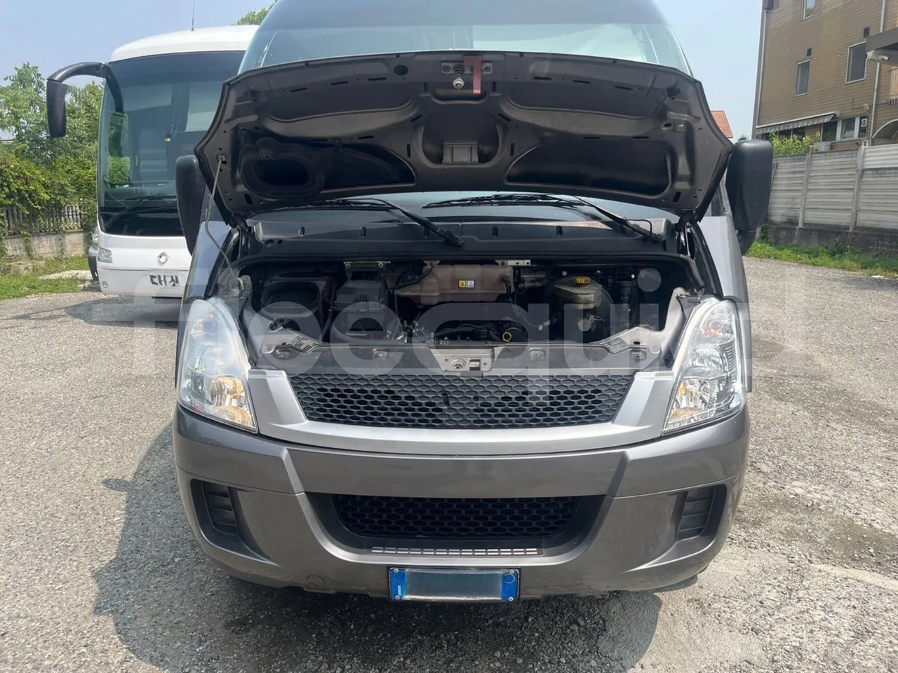 Iveco Daily 65C/E4 - EUR5 - 125kW - 7.714m Wing - rear hatch open