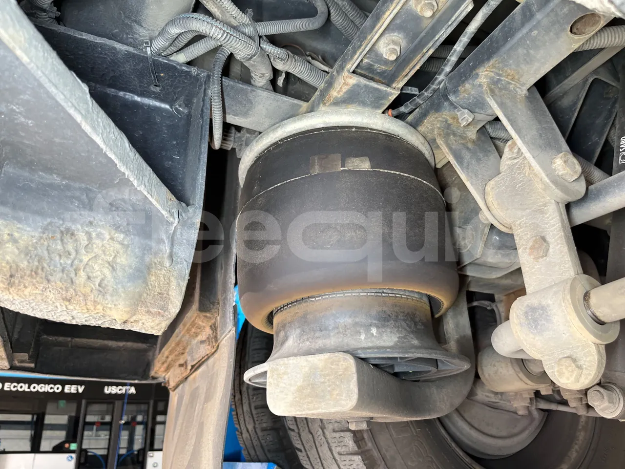 Iveco Daily 65C/E4 - EUR5 - 125kW - 7.714m Wing - axle 2 shock absorbers 2 left