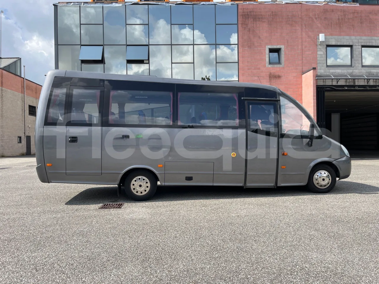 Iveco Daily 65C/E4 - EUR5 - 125kW - 7.714m Wing - right side doors closed