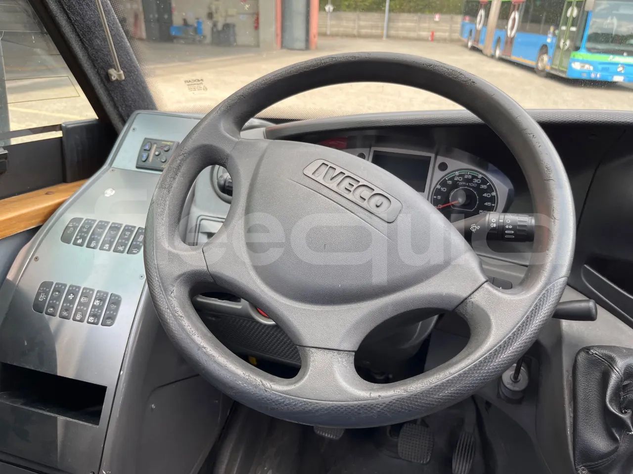 Iveco Daily 65C/E4 - EUR5 - 125kW - 7.714m Wing - steering wheel photo