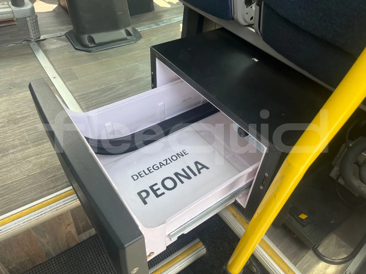Iveco Daily 65C/E4 - EUR5 - 125kW - 7.714m Wing - table detail photo