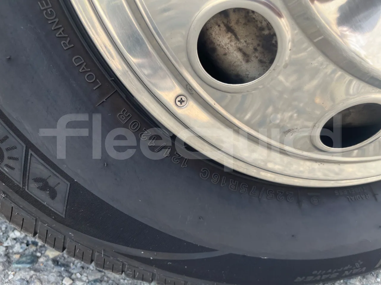 Iveco Daily 65C/E4 - EUR5 - 125kW - 7.714m Wing - front left tire measurements