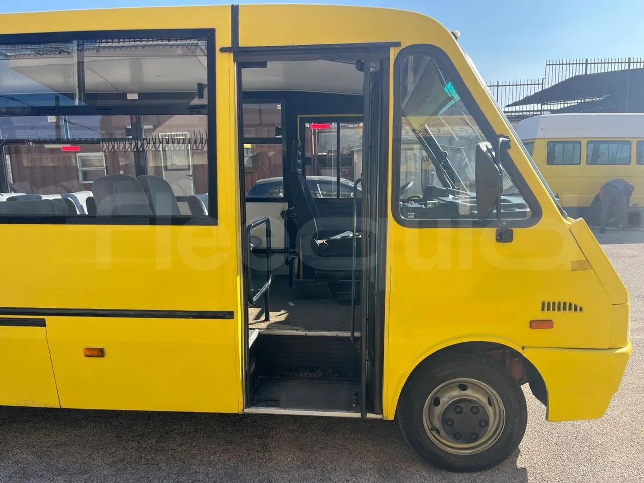 Iveco Cacciamali Tema - Euro1 - 76kW - 6.660mt - front door 1 open