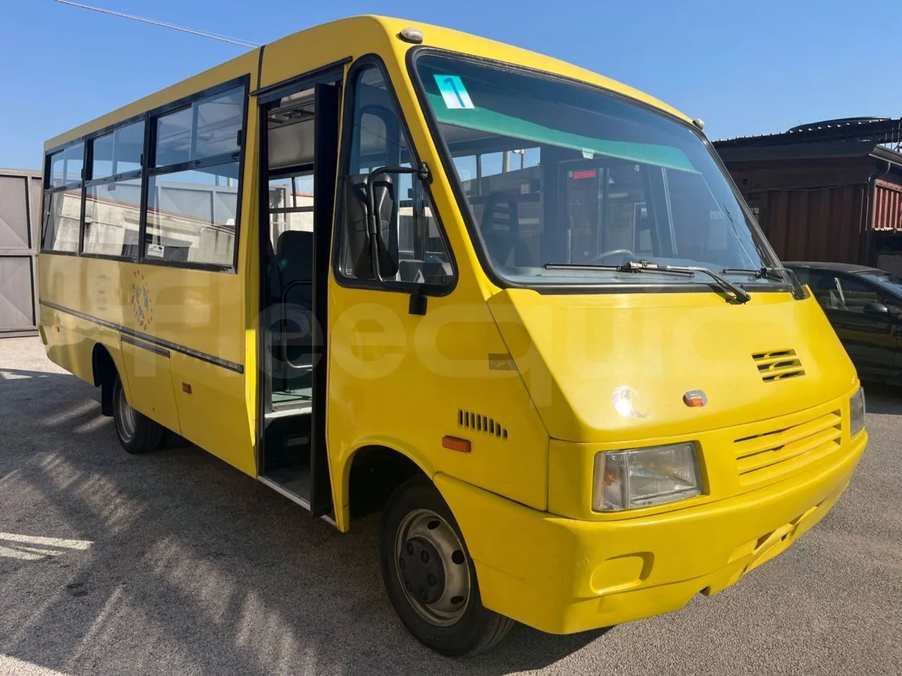 Iveco Cacciamali Tema - Euro1 - 76kW - 6.660mt - 3/4 right front doors open