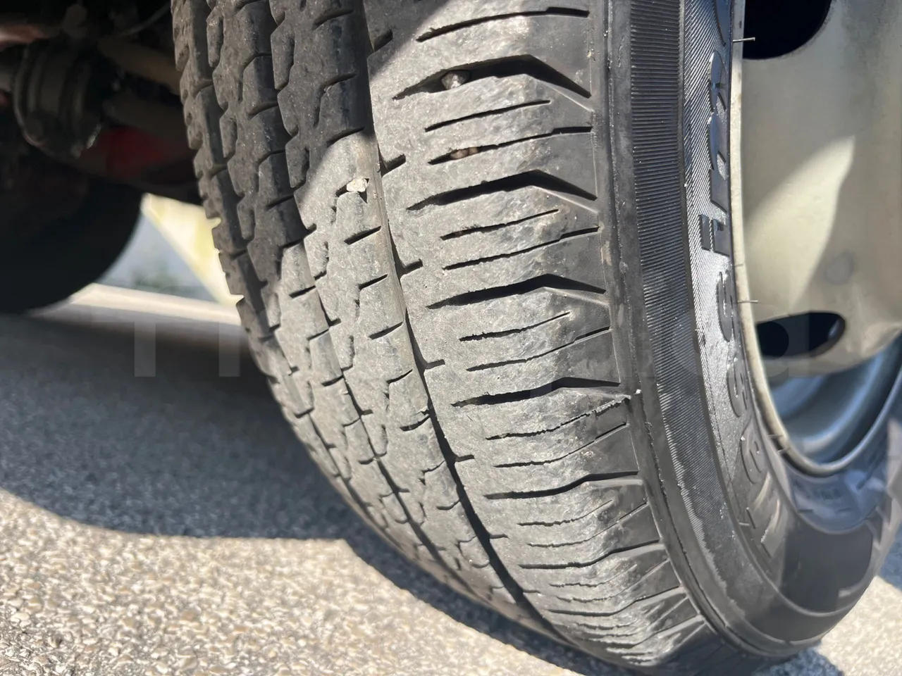 Iveco Cacciamali Tema - Euro1 - 76kW - 6.660mt - tread condition front tires right