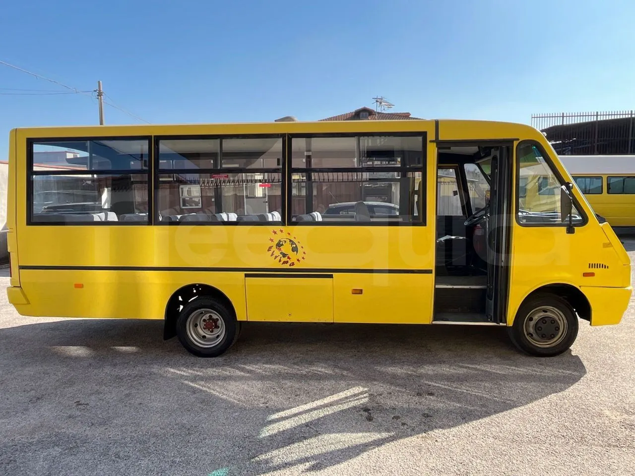 Iveco Cacciamali Tema - Euro1 - 76kW - 6.660mt - right side doors open