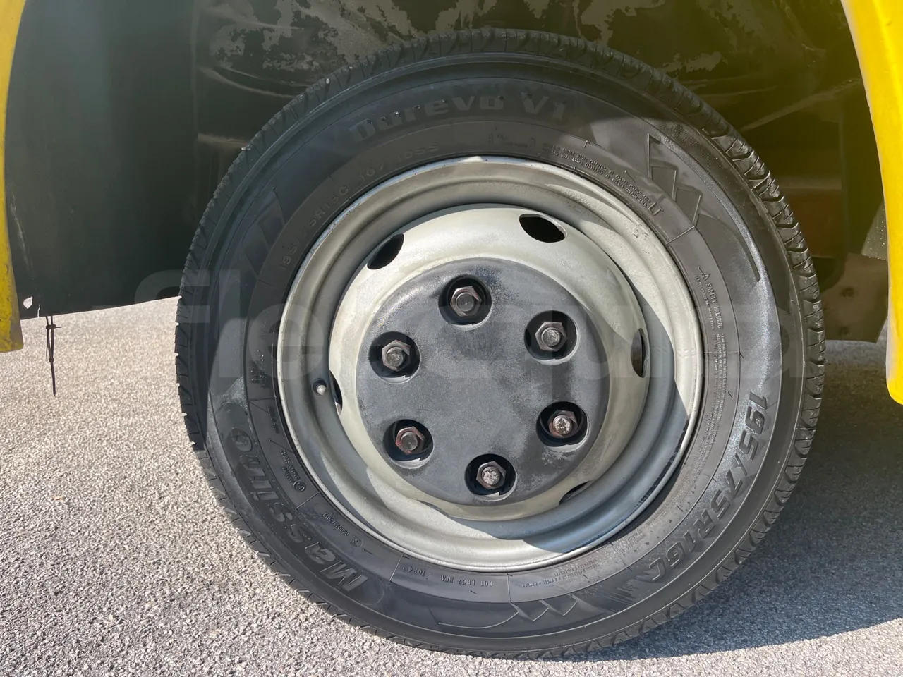 Iveco Cacciamali Tema - Euro1 - 76kW - 6.660mt - front left tire measurements