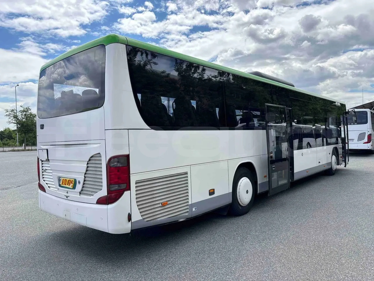 Setra S416 - 3/4 right rear doors open