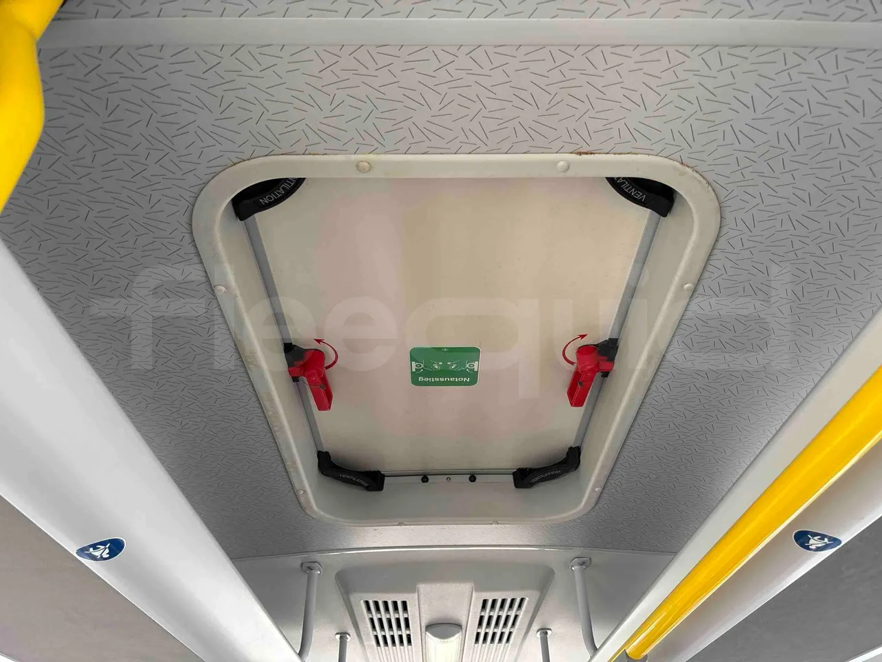 Setra S416 - roof hatch 2
