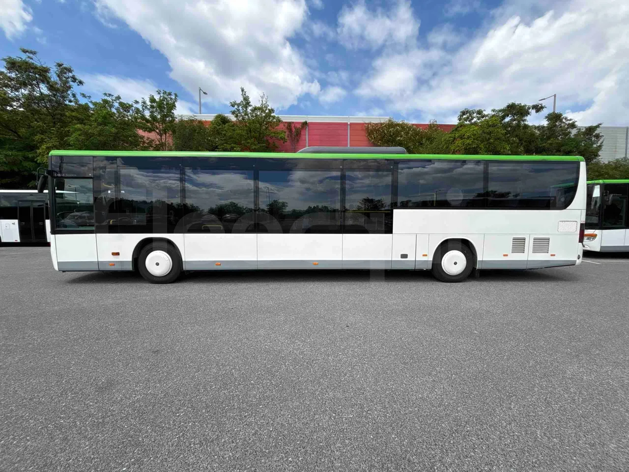 Setra S416 - left side photo