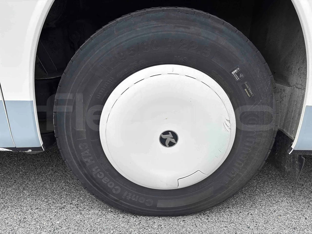 Setra S416 - rear left tire photo