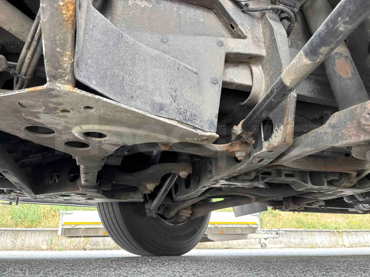 Setra S416 - front axle left side