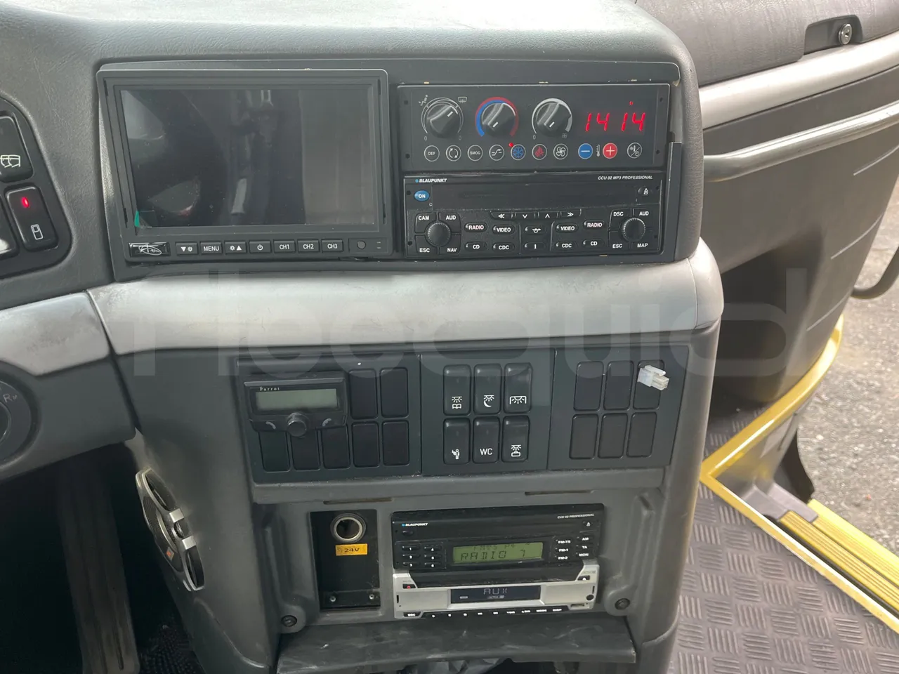 Man LIONS COACH L LIONS COACH L - Euro4 - 324kW - 13.800mt - radio accessories photo