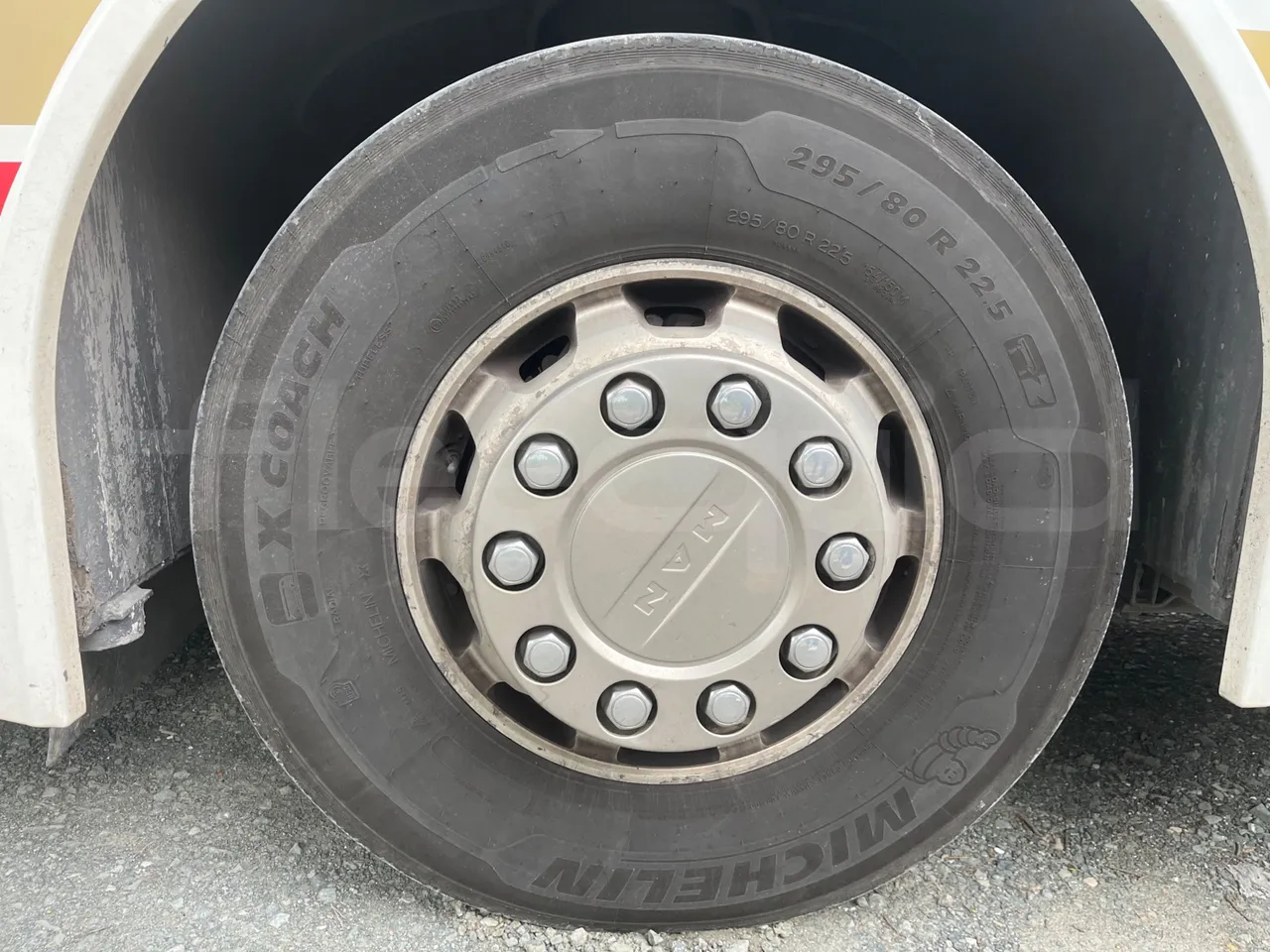 Man LIONS COACH L LIONS COACH L - Euro4 - 324kW - 13.800mt - front left tire measurements